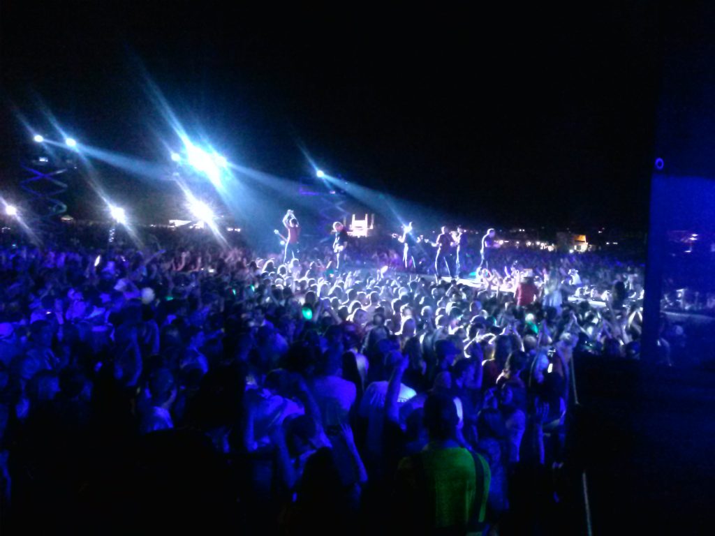 The Peach Pickers on the 2013 Luke Bryan Farm Tour Rhett Akins